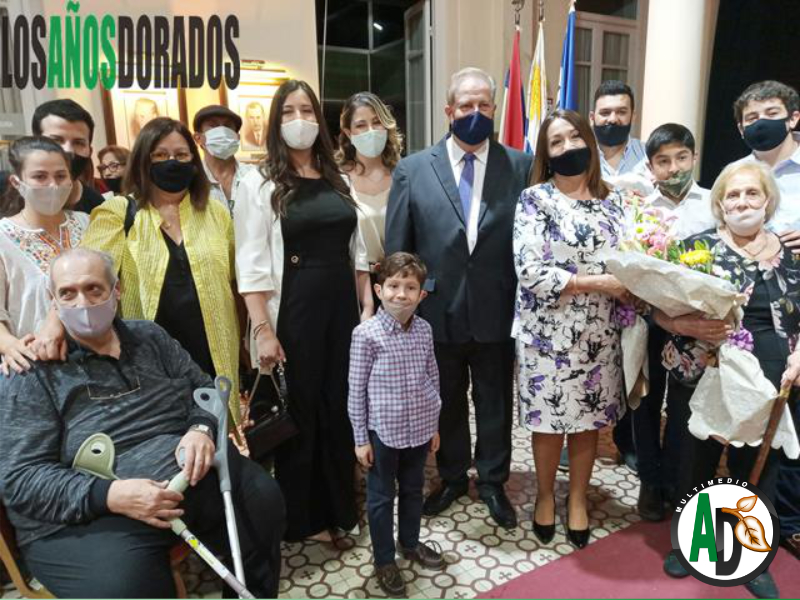 Luis Irigoin y familia